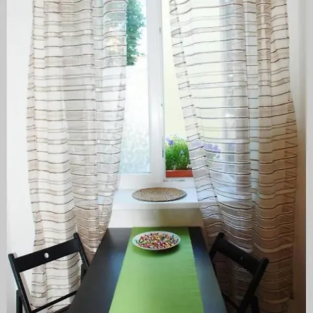 Quiet Apartment Near City Centre 아파트