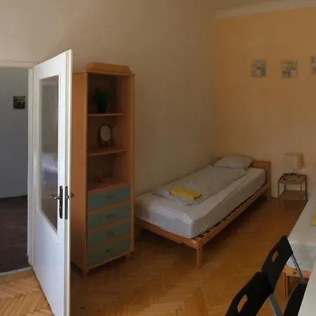 Quiet Apartment Near City Centre *